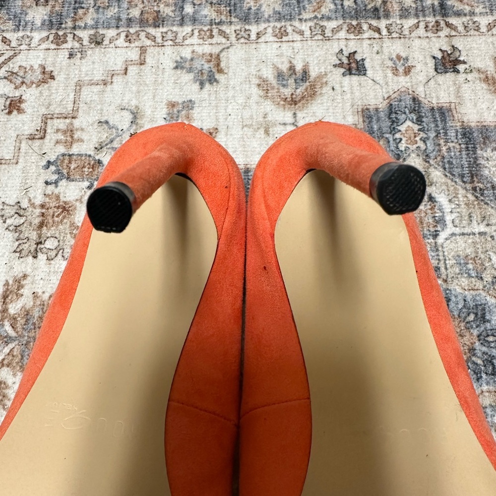 Coral sky high suede-like heels size 8 - Picture 3 of 6